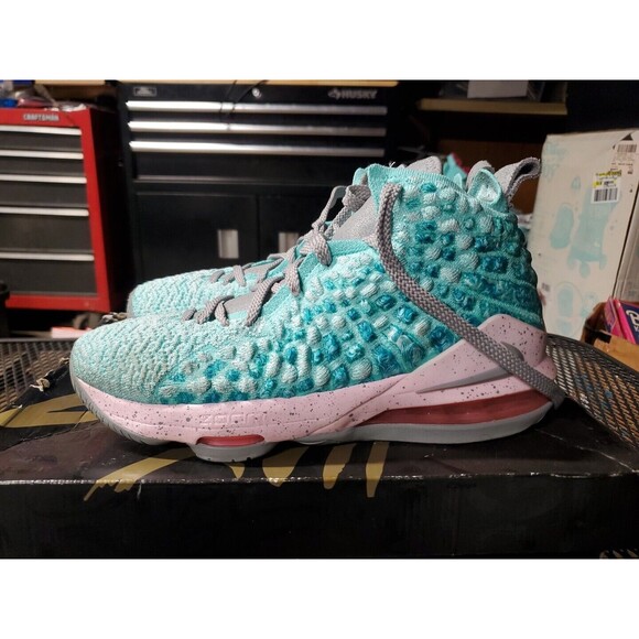 Nike Boys Lebron 17 BQ5594 444 Blue Basketball Shoes Sneakers Size 6.5 Y 8 Woman